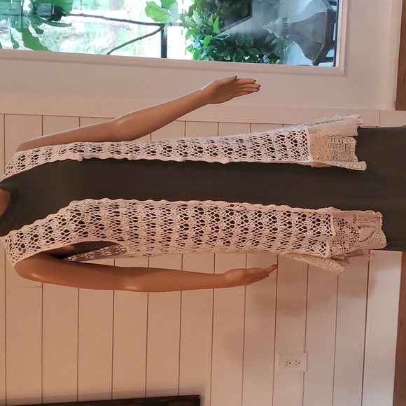 Blue Beth body crochet creams/white topper/vest duster knee/midi length boutique - Picture 1 of 14